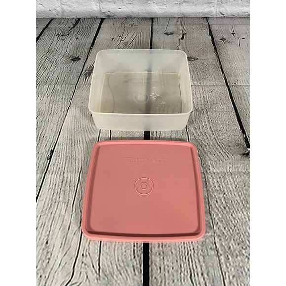 VINTAGE TUPPERWARE (1458-7) LARGE SQUARE SANDWICH KEEPER - Picture 2 of 2